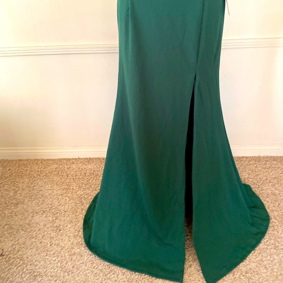 LULUS 💚HUNTER GREEN💚 OFF THE SHOULDER MAXI FORMAL DRESS SIZE MEDIUM 🌟NWT🌟 - Picture 12 of 16